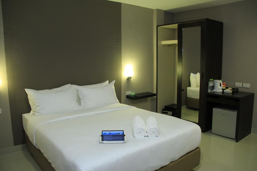 Shooters Guesthouse Pattaya Zimmer foto