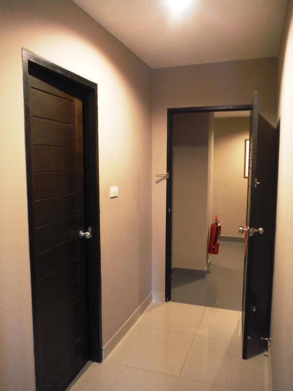 Shooters Guesthouse Pattaya Zimmer foto