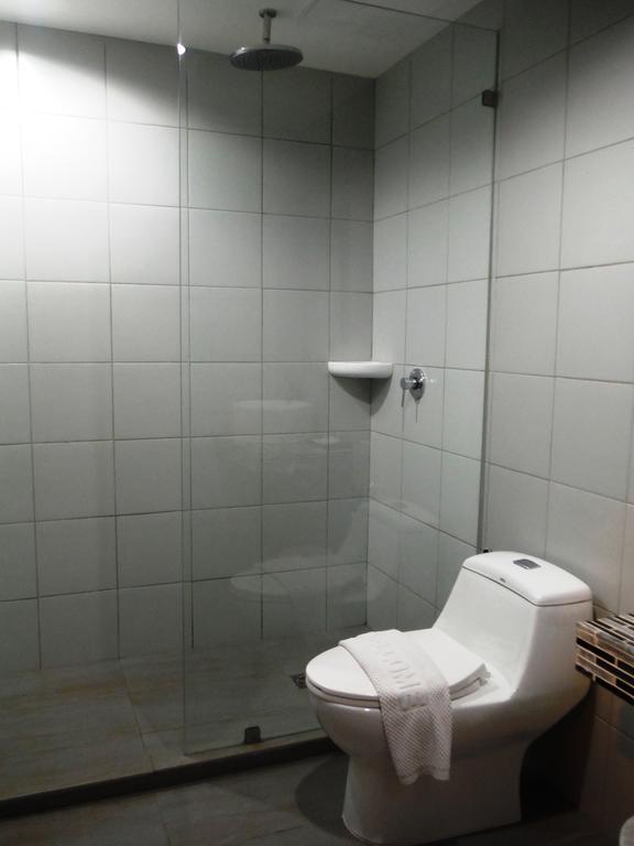 Shooters Guesthouse Pattaya Zimmer foto