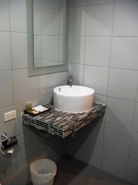 Shooters Guesthouse Pattaya Zimmer foto